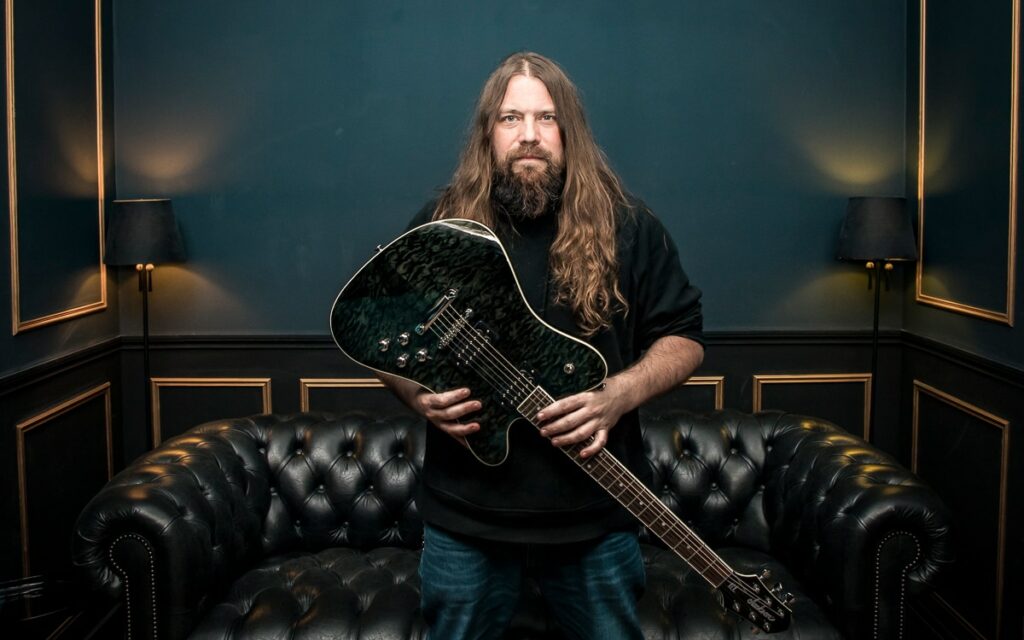 Banner MarkMort and his guitar